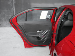 奔驰A级 2022款 改款二 A 200 L 运动轿车时尚型