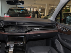 奥迪Q7 2023款 55 TFSI quattro S line运动型