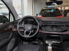 奥迪Q7 2023款 55 TFSI quattro S line运动型