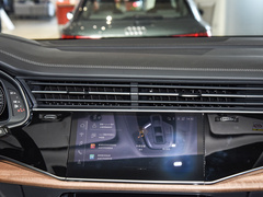 奥迪Q7 2024款 55 TFSI quattro S line运动型
