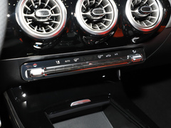 奔驰A级AMG 2024款 AMG A 35 L 4MATIC