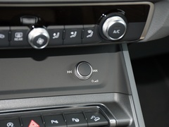奥迪Q3 2024款 45 TFSI quattro 时尚动感型