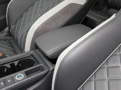 奥迪Q3 2024款 45 TFSI quattro 时尚动感型