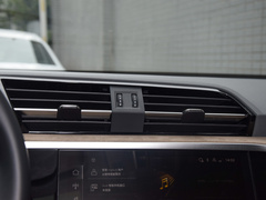 奥迪Q3 2024款 45 TFSI quattro 时尚动感型上市版
