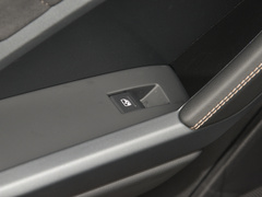 奥迪Q3 2024款 40 TFSI RS套件燃速型
