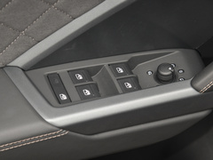 奥迪Q3 2024款 40 TFSI RS套件燃速型