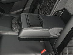 奥迪Q3 2024款 40 TFSI RS套件燃速型