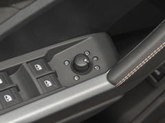 奥迪Q3 2024款 40 TFSI RS套件燃速型