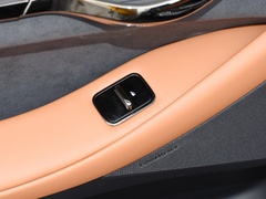 岚图追光 2024款 PHEV 四驱超长续航旗舰版