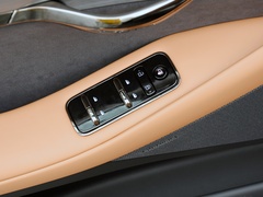 岚图追光 2024款 PHEV 四驱超长续航旗舰版