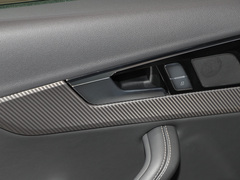 奥迪A4L 2024款 40 TFSI quattro RS套件燃速型