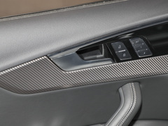 奥迪A4L 2024款 40 TFSI quattro RS套件燃速型