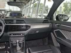 奥迪Q3 2024款 35 TFSI RS套件燃速型