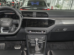 奥迪Q3 2024款 35 TFSI RS套件燃速型