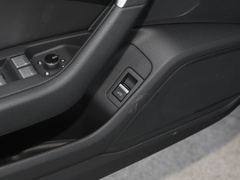 奥迪A6L 2024款 45 TFSI 臻选动感型
