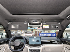 宋PLUS新能源 2024款 荣耀版 EV 520km 尊贵型