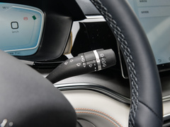 宋PLUS新能源 2024款 荣耀版 EV 520km 尊贵型