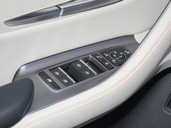 宋PLUS新能源 2024款 荣耀版 EV 520km 旗舰型