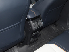 宋PLUS新能源 2024款 荣耀版 EV 520km 旗舰型