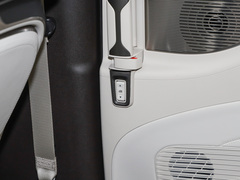 腾势D9 2024款 EV 600 四驱旗舰型