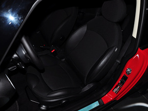 MINI  1.6L AT 驾驶席座椅前45度视图