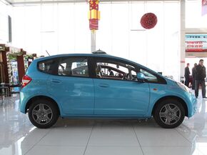 广汽本田  1.3L 手动 车辆正右侧