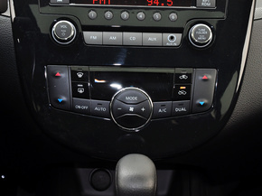东风日产  1.6T M-CVT 中控台中央特写