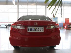 东风本田  1.8L 自动 车辆正后方尾部视角