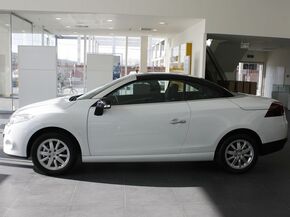 雷诺  2.0 CVT 车辆左正侧视角