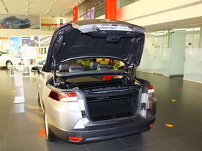 雷诺  2.0 CVT 后备箱整体特写