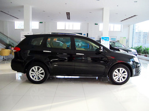 斯巴鲁 3.6L 自动 车辆正右侧