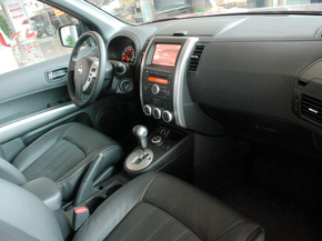 东风日产 2.5L CVT 中控台右侧