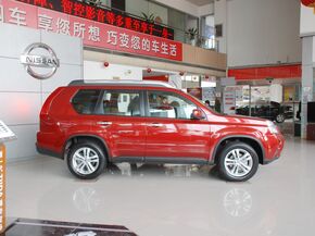 东风日产 2.5L CVT 车辆正右侧