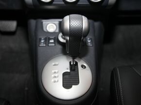 东风日产  2.5L CVT 挂档把手特写