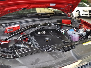 一汽奥迪  2.0TSI 发动机主体特写