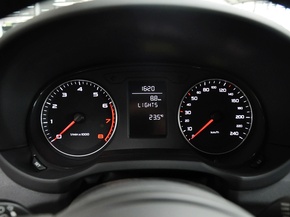 奧迪(進(jìn)口)  30TFSI 1.4T 方向盤后方儀表盤
