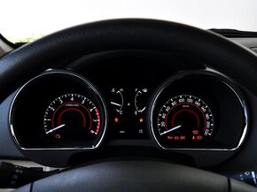 广汽丰田  3.5L 自动 方向盘后方仪表盘
