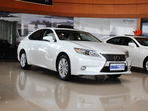 雷克萨斯  2.5 自动 车辆右侧45度角