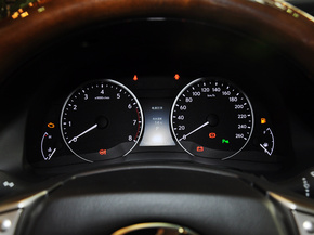 雷克萨斯  2.5 自动 方向盘后方仪表盘