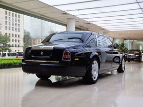 劳斯莱斯  6.7L 自动 车辆右侧尾部视角