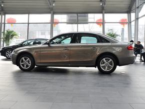 一汽奥迪  30TFSI 车辆左正侧视角