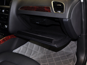 一汽奥迪  35TFSI 手套箱整体特写