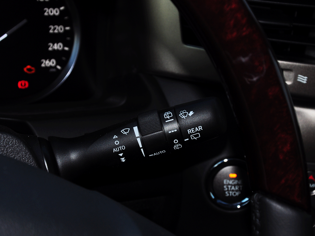 雷克萨斯  570 方向盘右侧控制杆