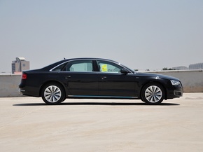 奥迪(进口) 2.0T 车辆正右侧