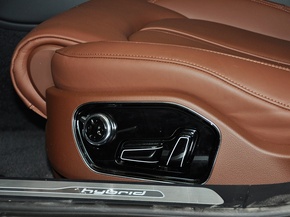 奥迪(进口) 2.0T 驾驶席侧面特写