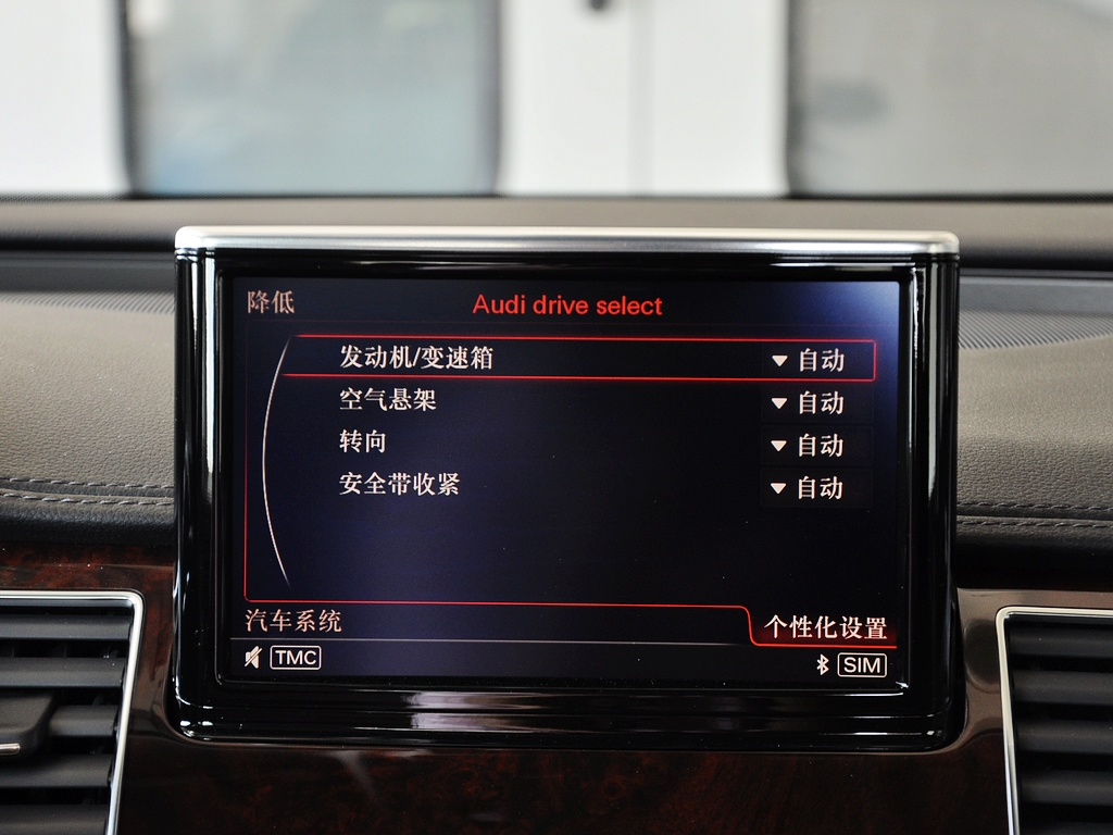 奥迪(进口)  2.0T 中控仪表台上方