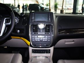 克莱斯勒(进口)  3.6L 自动 中控仪表台总特写
