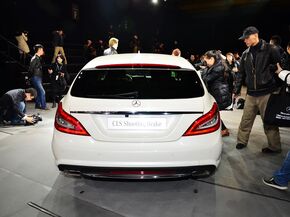 奔驰(进口)  CLS350 3.5L 车辆正后方尾部视角