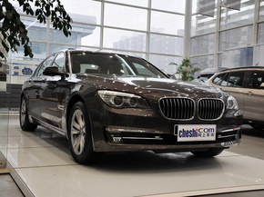 宝马(进口) 730Li 3.0L 车辆右侧45度角