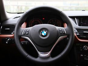 华晨宝马 sDrive18i 2.0L 方向盘整体